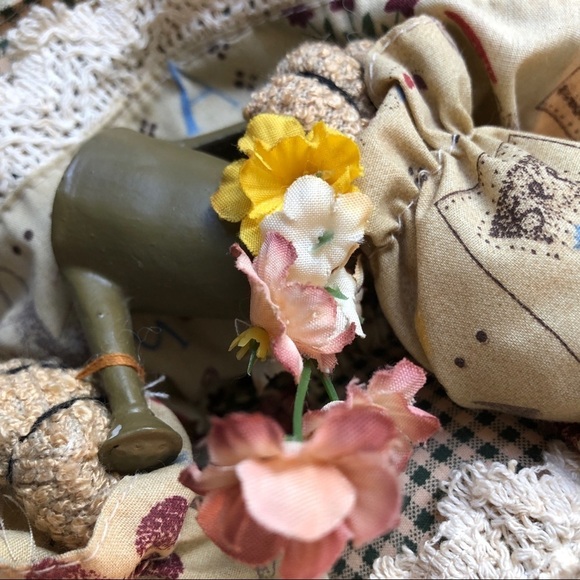 Retro Old Fashioned Shelf Sitter Bear With Watering Can and Gardening Dr… - Picture 4 of 8